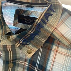 Ariat men’s medium